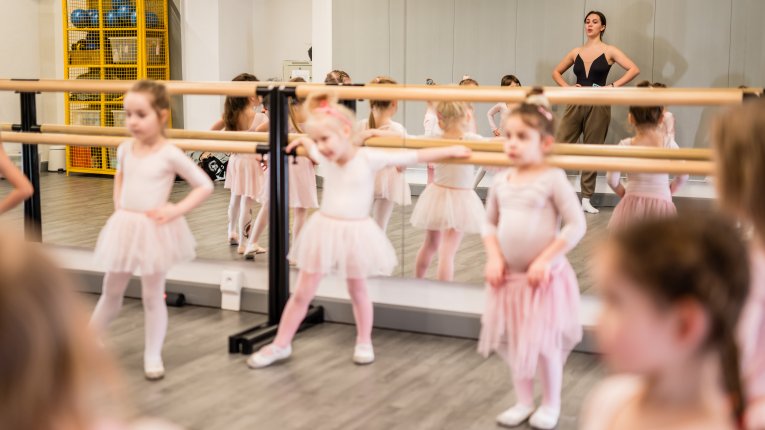 Dzieci podczas baletu