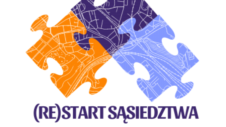 Trzy połączone elementy puzzli w kolorach pomarańczowym, fioletowym i niebieskim, z motywem mapy miasta, symbolizujące współpracę i sąsiedztwo; poniżej napis „(RE)START SĄSIEDZTWA”.