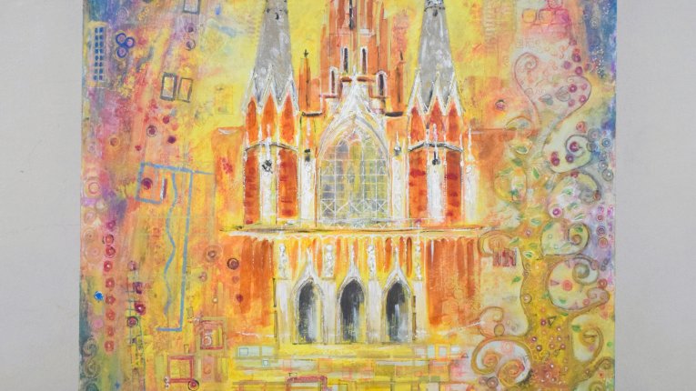 Budynek świątyni: Kościół Świętego Józefa w stylu Gustava Klimta, oczarowujący ogromem pastelowych kolorów. Obraz na kartonie ustawiony na sztaludze.