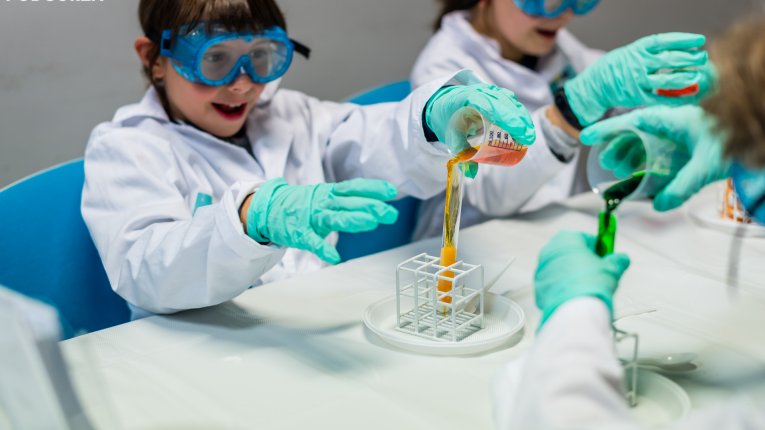 Warsztaty chemiczne - Klub Młodego Naukowca