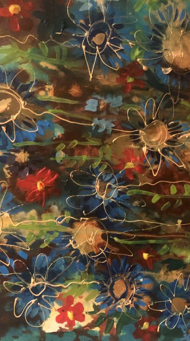 Malarstwo o fakturalnym charakterze, przedstawiające polne kwiaty. Na pierwszym planie widać duże, błękitne kwiaty z wyraźnymi, białymi środkami nałożonymi grubszą warstwą farby (impasto). Pomiędzy nimi prześwitują mniejsze, czerwone kwiatuszki. Tło jest